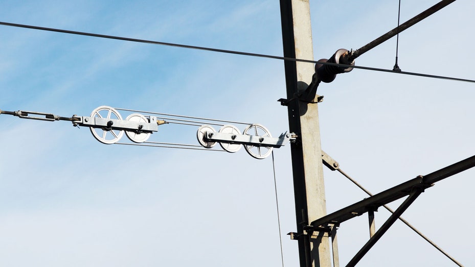 Rope Length Tradeoff in a Compound Pulley