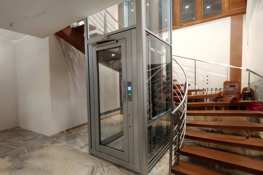 How Does the Hydraulic Lift in an Elevator Work?