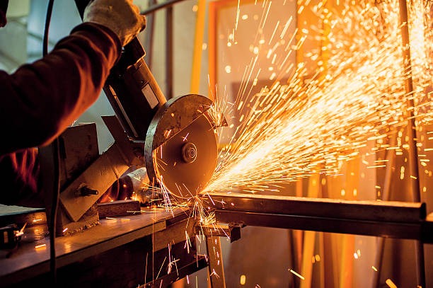 Understanding Metal Cutting: The Science Behind Turning, Milling, and Drilling 🧰⚙️